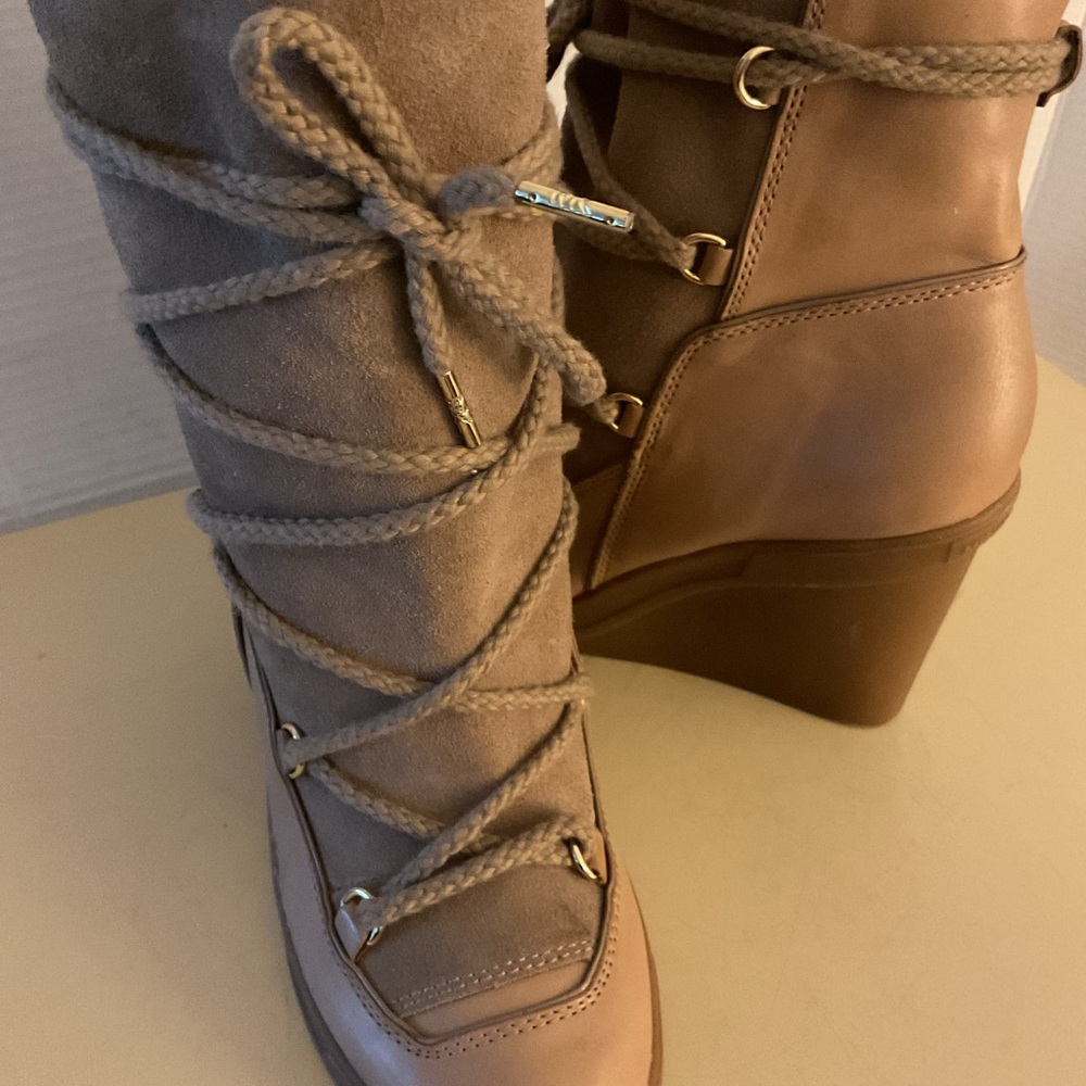 Michael Kors women Tan leather suede Platform wedge boots size 10